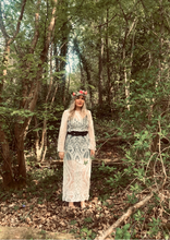 Load image into Gallery viewer, 🌸Flower Crown Workshop 2nd May at Off The Line Vineyard
